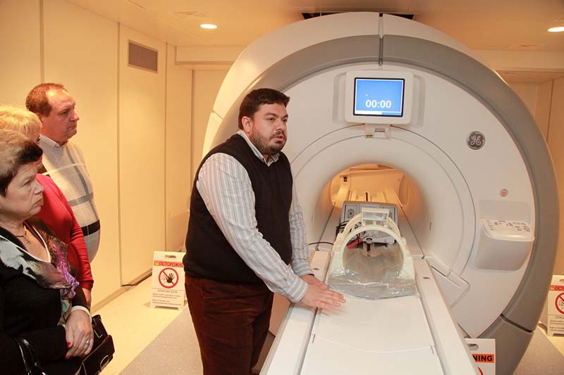 директор компанії "Протект солюшинз Україна" розповідає про переваги магнітно-резонансного томографа GE Optima MR450w